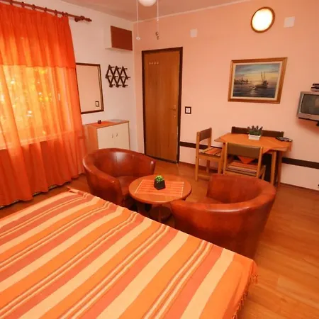 Studio 2285a * Porec