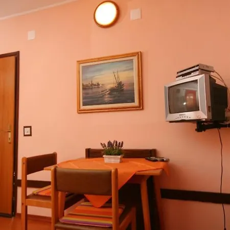 Studio 2285a * פורץ